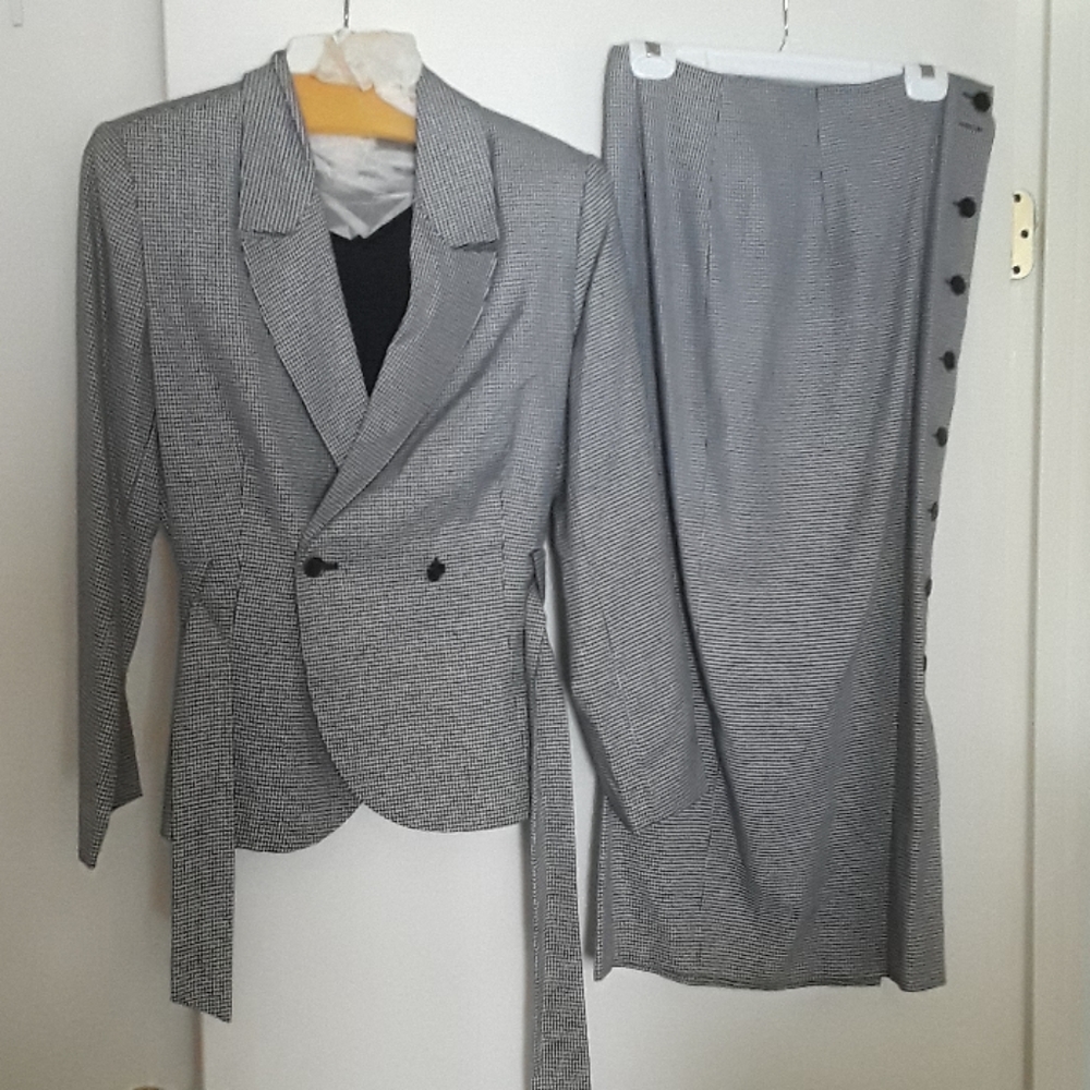 Dress suit